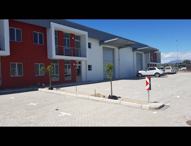 1,955M² FACTORY TO LET IN BLACKHEATH INDUSTRIAL